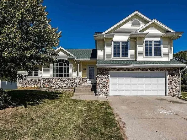 1907 Sherman Dr, Iowa City, IA 52240
