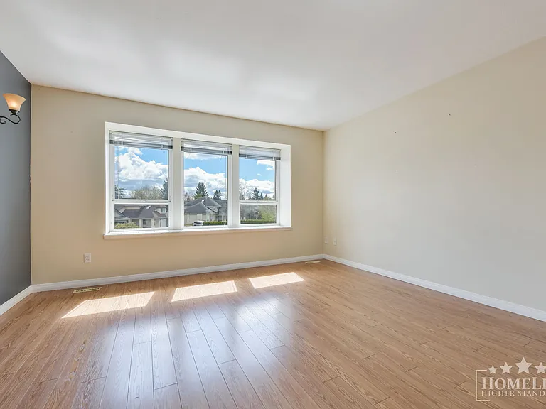 6375 187a St #UPPER HOUSE — Photo 5