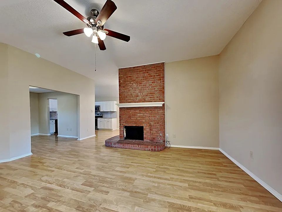1st image of 106 Idle Creek Ln