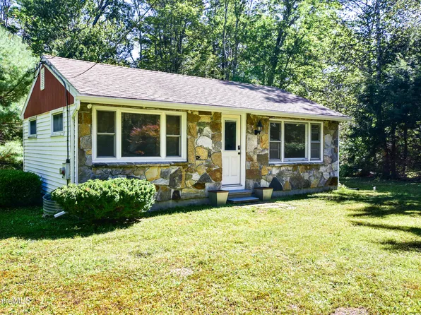 163 Sir Walter Ct, Becket, MA 01223