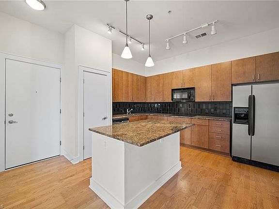 2nd image of 810 W 4th St Unit 209
