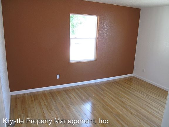 4th image of 1516 Redwood St