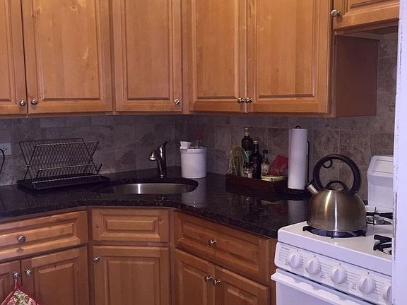 5th image of 307 W 76th St #3B