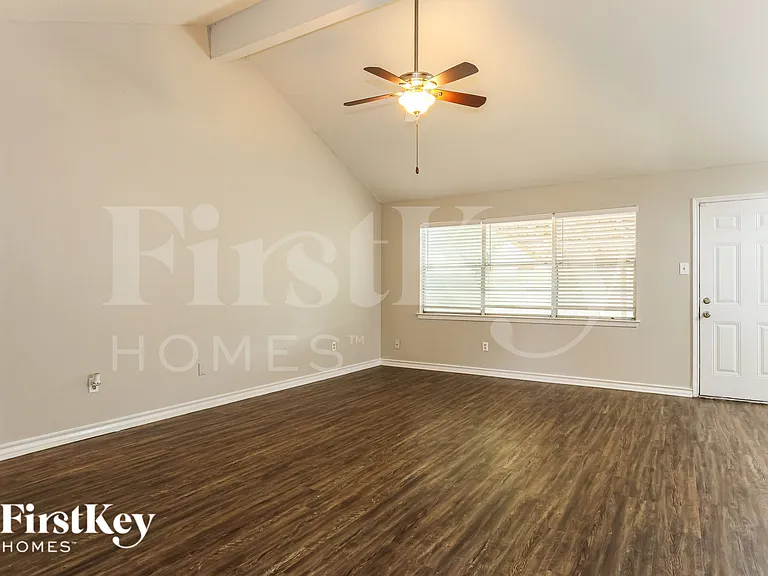 20327 Bridgedale Ln — Photo 3