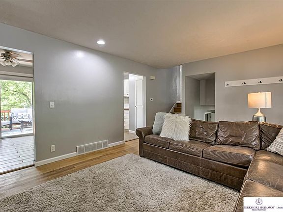 4th image of 9415 Meadow Dr