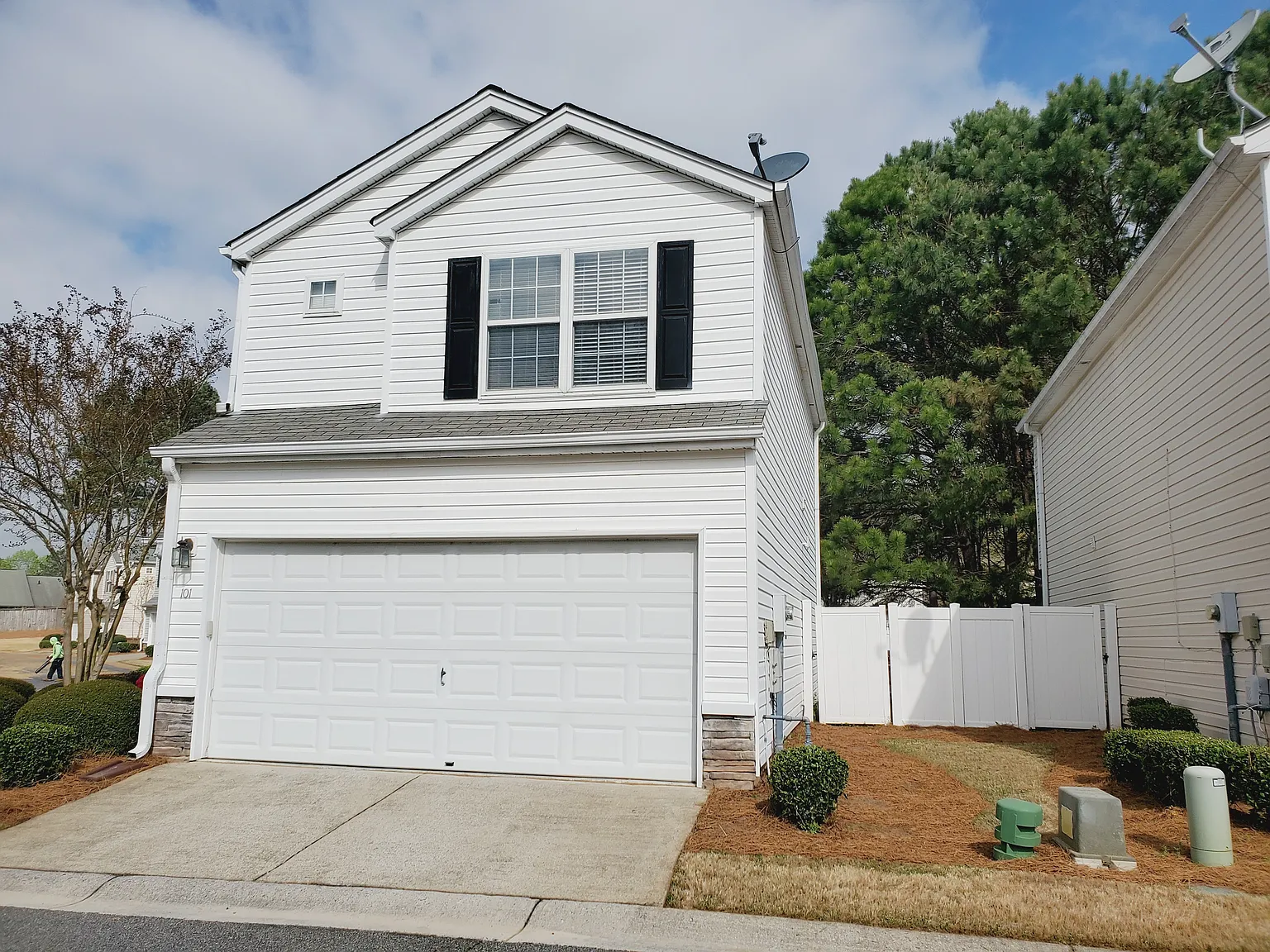 101 Windcroft Ct NW photo 1