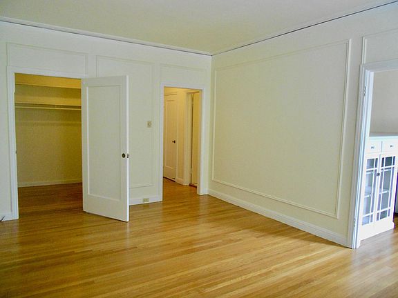 4th image of 2901 Gough St APT 104