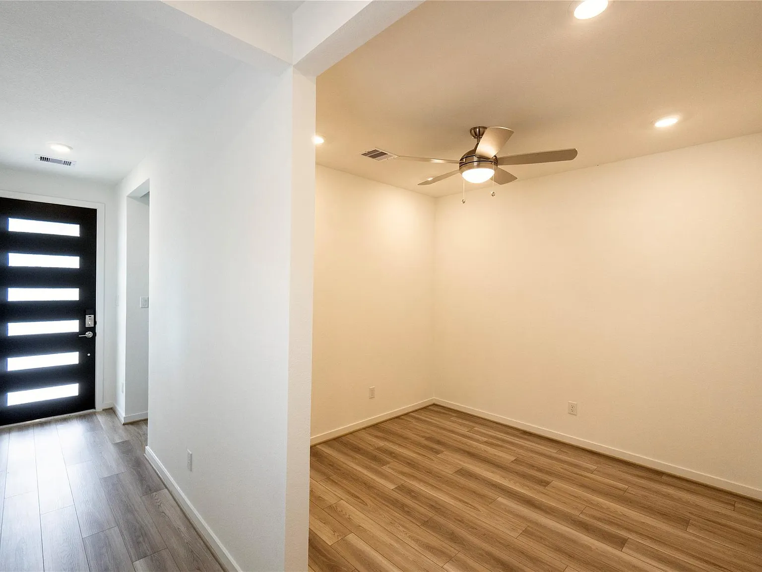 4 bed, 2.0 bath, 1916 sqft, $2,550 — Photo 3
