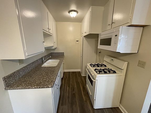 3rd image of 211 N Isabel St #6