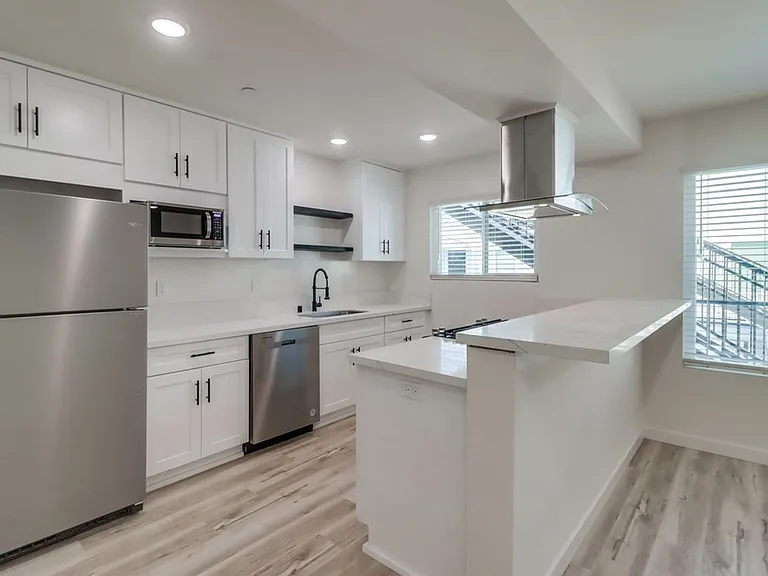 Welcome Surf House Villas E, a newly renovated luxury apartment community in the heart of Pacific... — Photo 2
