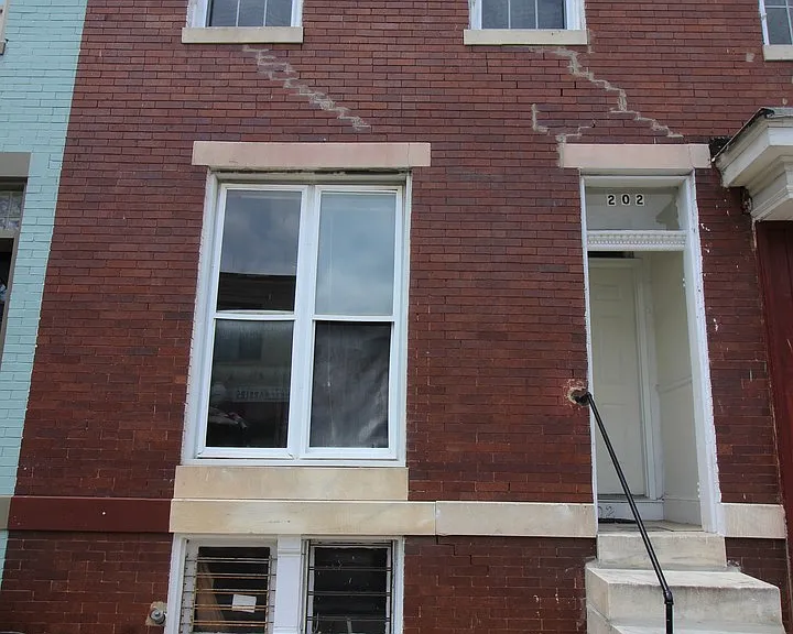 202 W Lorraine Ave — Photo 1