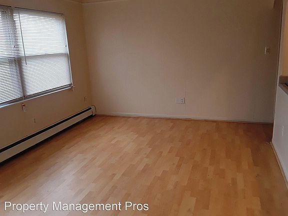 3rd image of 26255 Normandy St