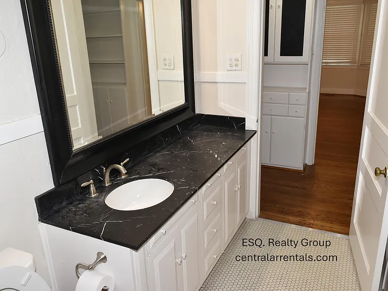1120 N Taylor St — Photo 10