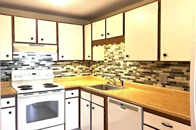 812 Court St #D — Photo 9