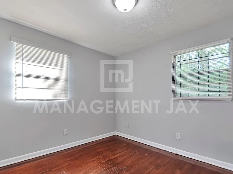 2128 W 15th St — Photo 10