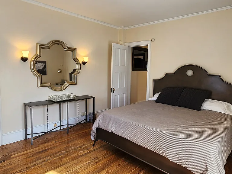 St. James Court Historic Apartments — Photo 13