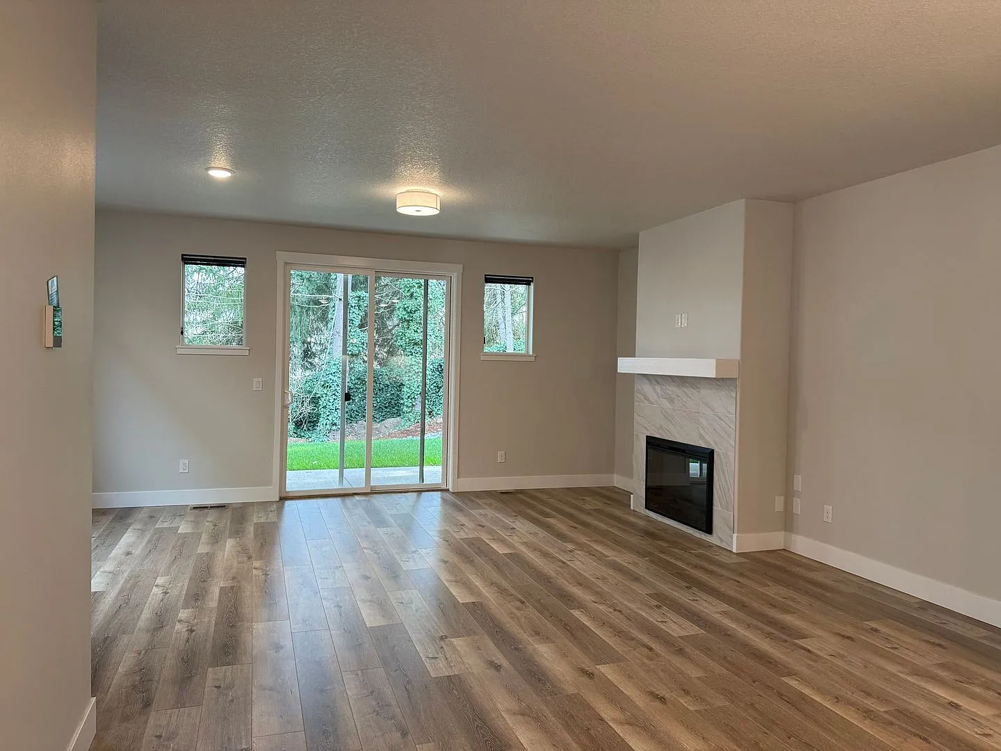 Beautiful Three Bedroom New Construction Home For Rent — Photo 3