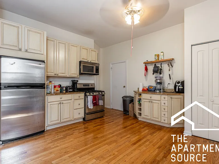 2517 N Ashland Ave #2 — Photo 1