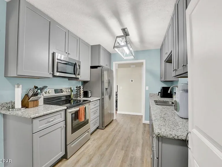2417 Charco Dr — Photo 3