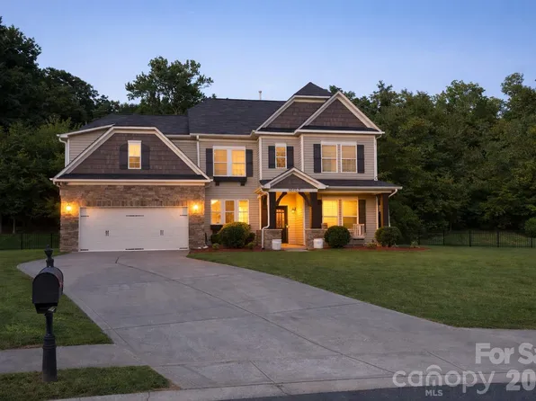 10107 Loch Lomond Dr, Charlotte, NC 28278