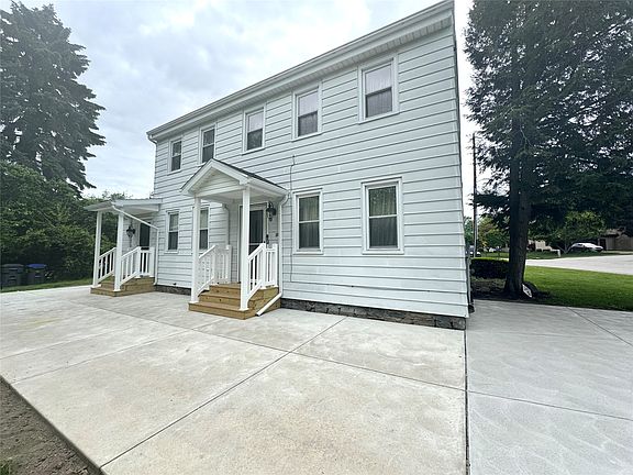 2nd image of 837 W 52nd St