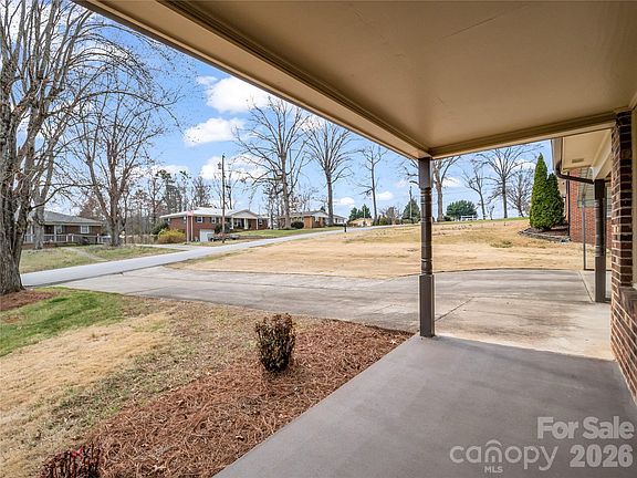 3rd image of 193 Oak Forest Dr