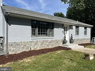 3 bed, 2.0 bath, 1825 sqft, $3,500 — Photo 2