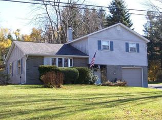 16 Zelenke Dr, Wynantskill, NY 12198
