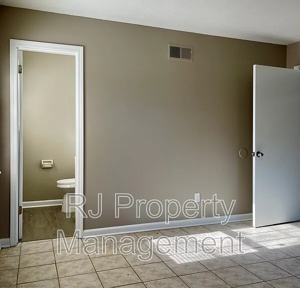 4211 Lansdowne Dr — Photo 21