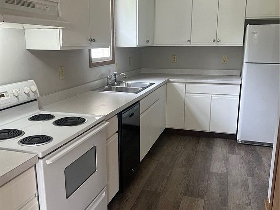 4th image of 558 N Park Ave