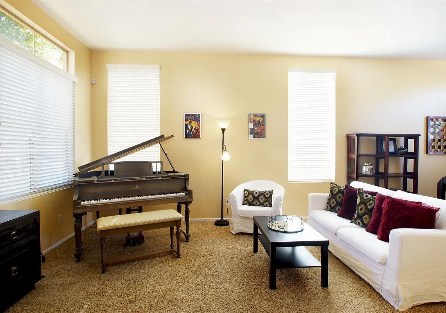 4 Bedroom Furnished Gilbert Home — Photo 1