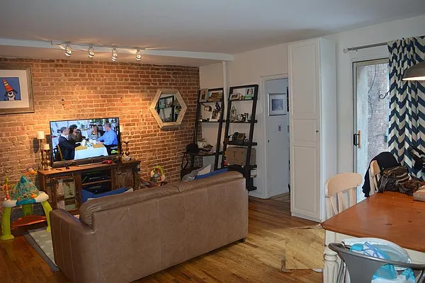Rented by Corcoran | media 21