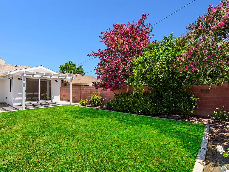 22446 Berdon St — Photo 16
