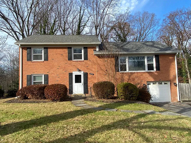 6915 Wilson Ln — Photo 4