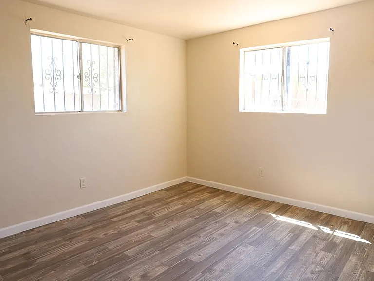 1605 W Niagara St — Photo 9
