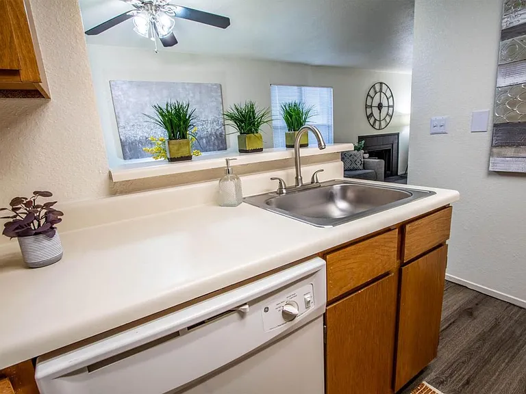 ONE MONTH FREE! APPLY FREE! VIRTUAL TOURS! — Photo 87