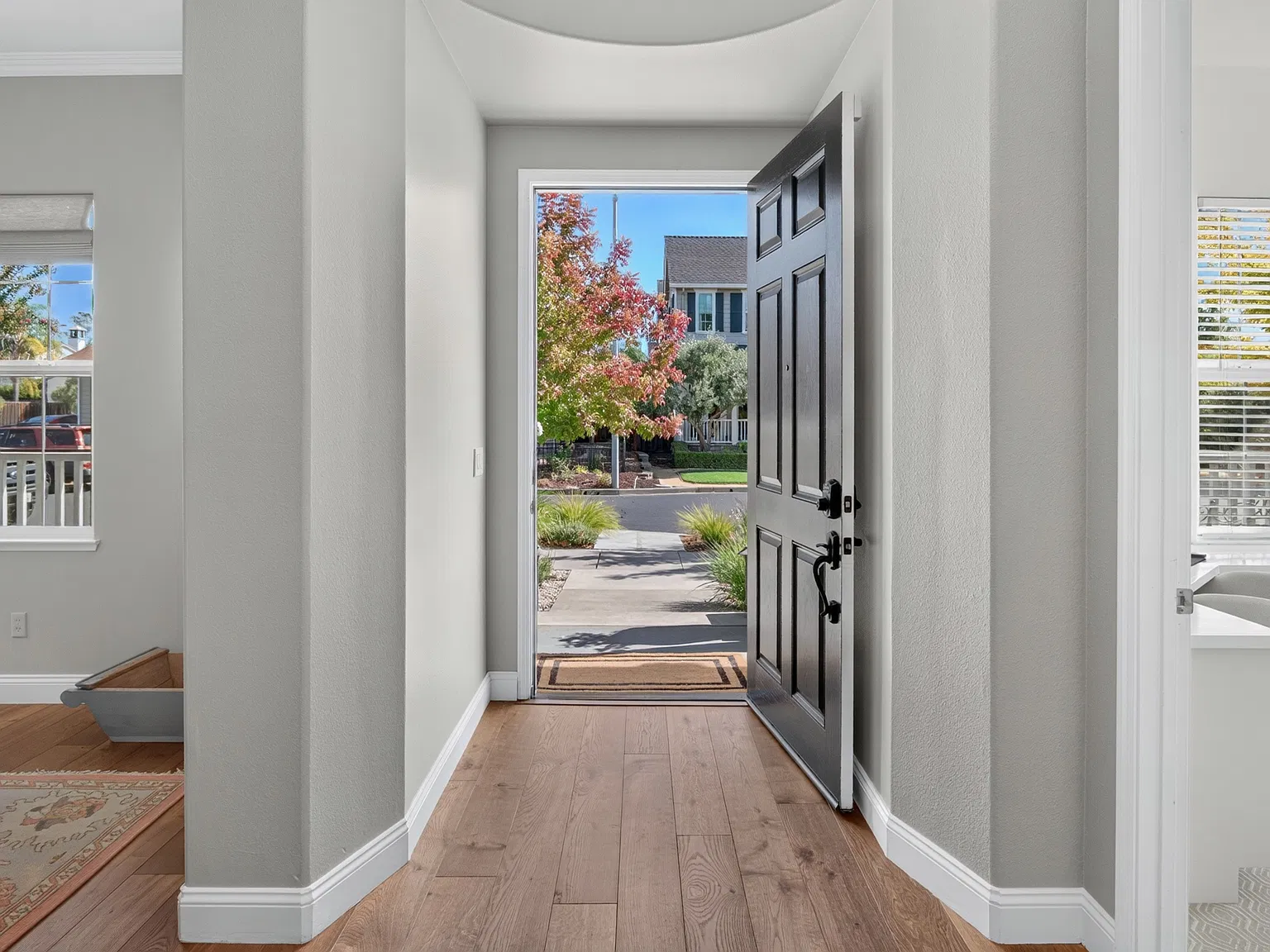 3 bed, 3.5 bath, 2875 sqft, $7,950 — Photo 3