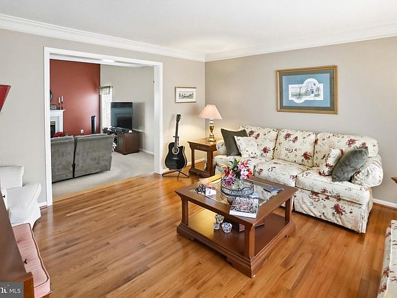 3rd image of 102 Noble Ln