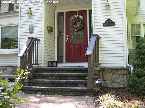 2nd image of 152 Bergen Ave