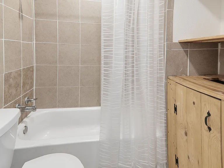 1403 Little St — Photo 22