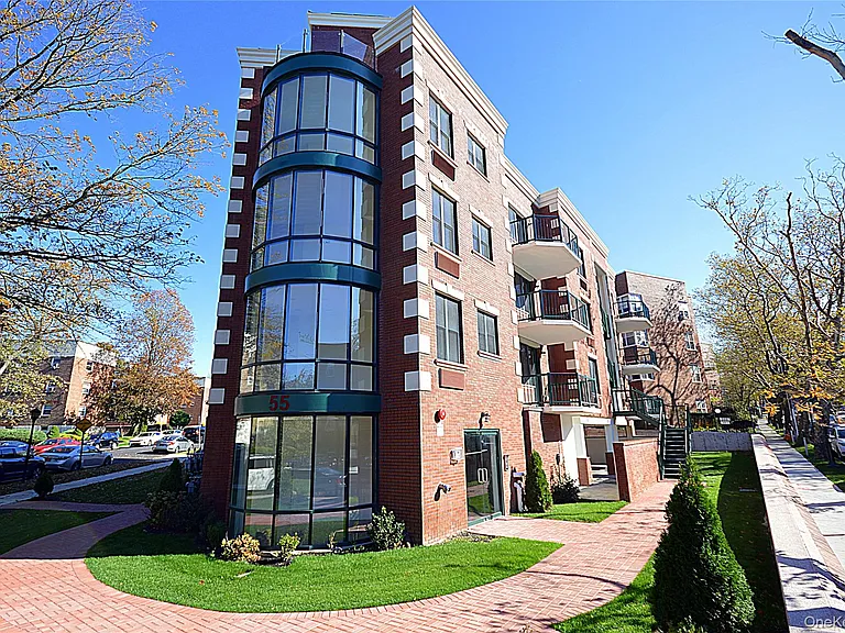 55 S Middle Neck Rd #4C — Photo 1