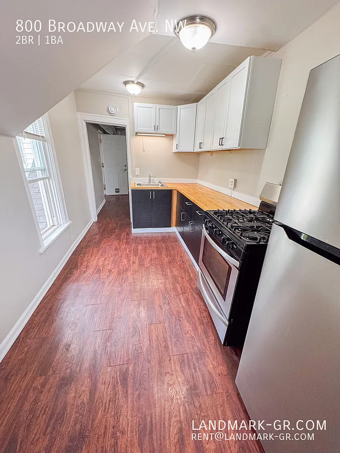 Updated 2 Bed/1 Bath — Photo 2