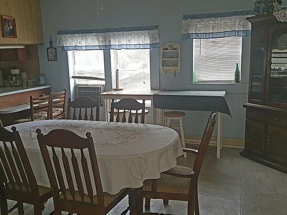 4th image of 806 White Ave