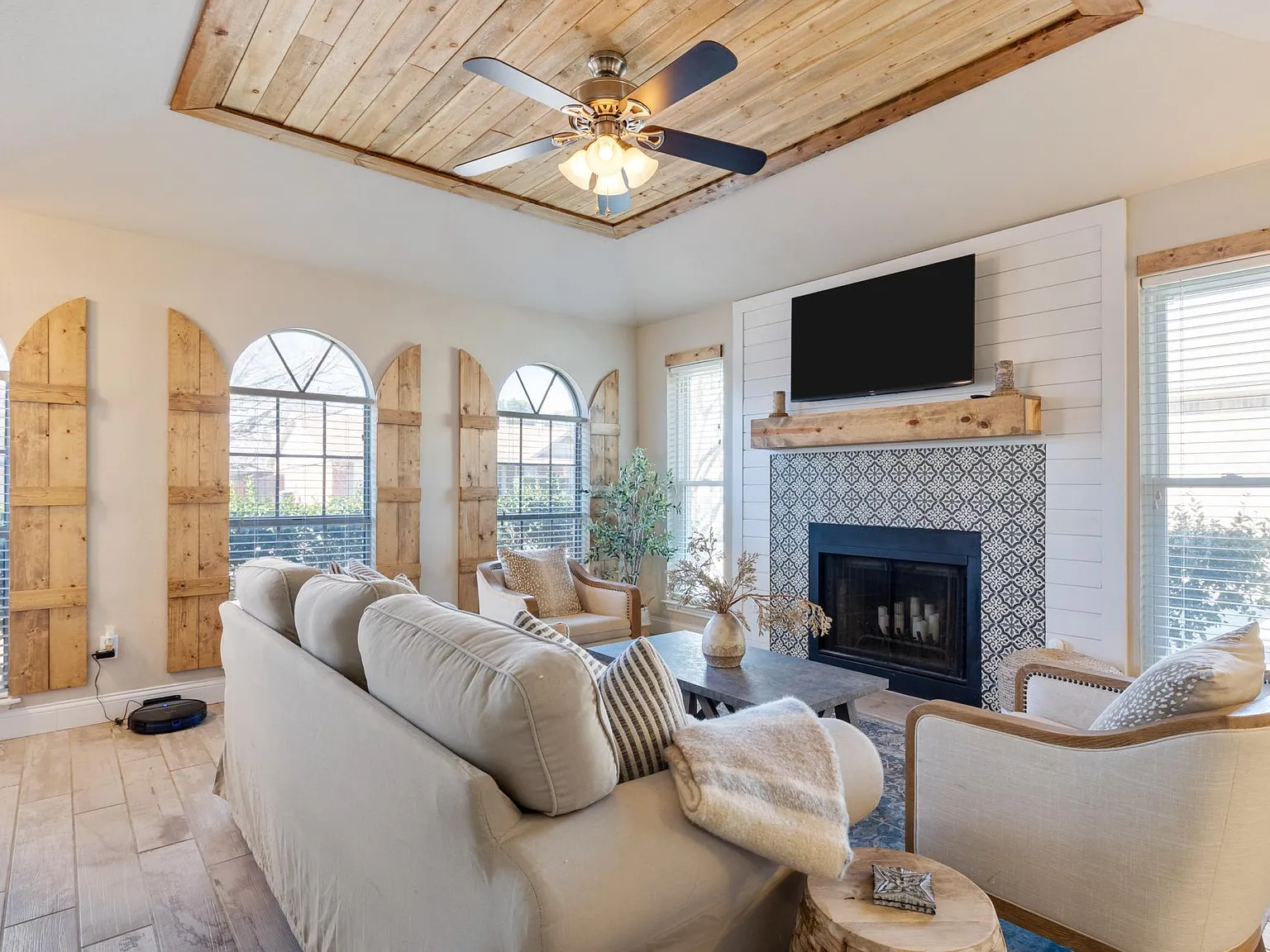 2918 Clover Ln — Photo 4