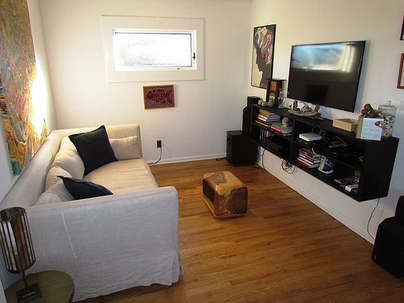 3rd image of 31 Soundview Dr