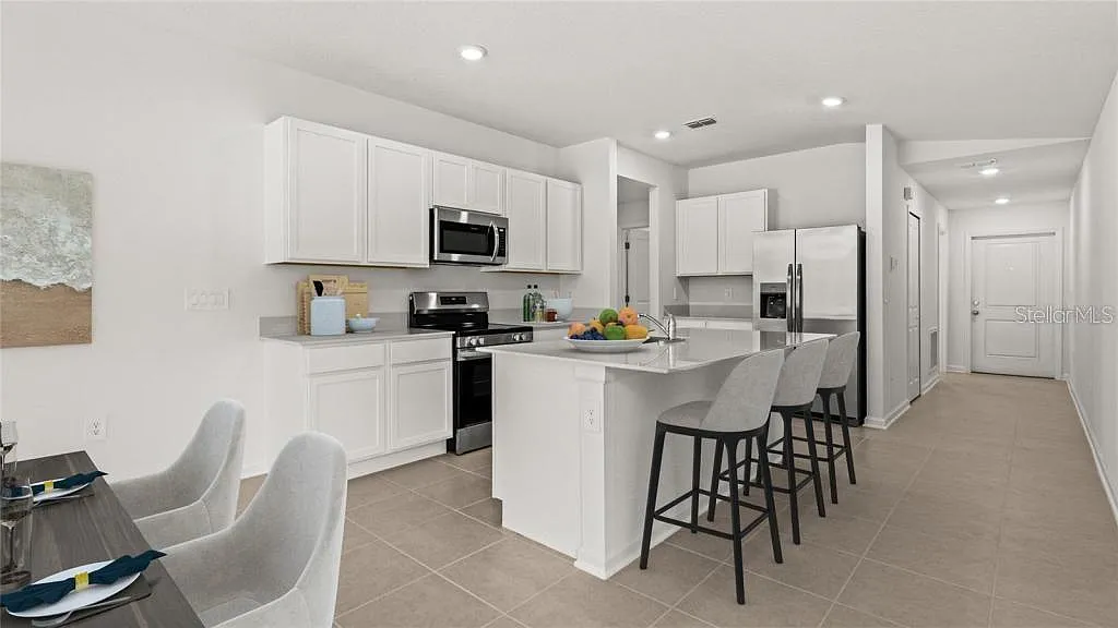 3 bed, 2.0 bath, 1429 sqft, $2,350 — Photo 2