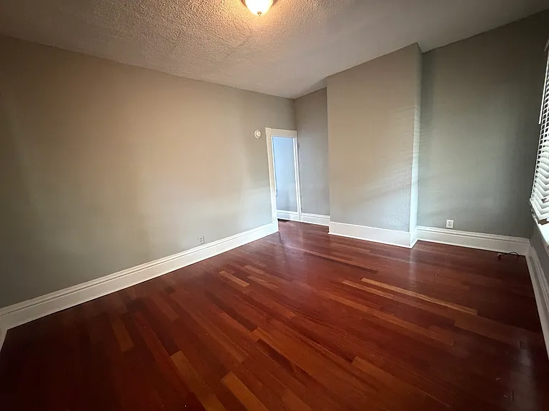 1068 Michigan Ave — Photo 5