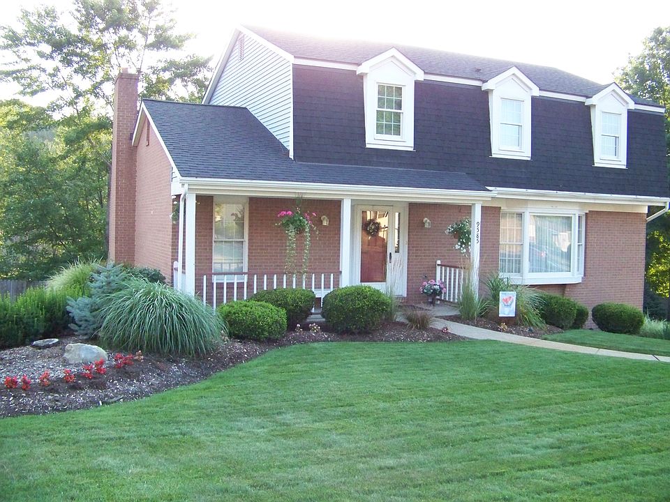 Immaculate Front Yard