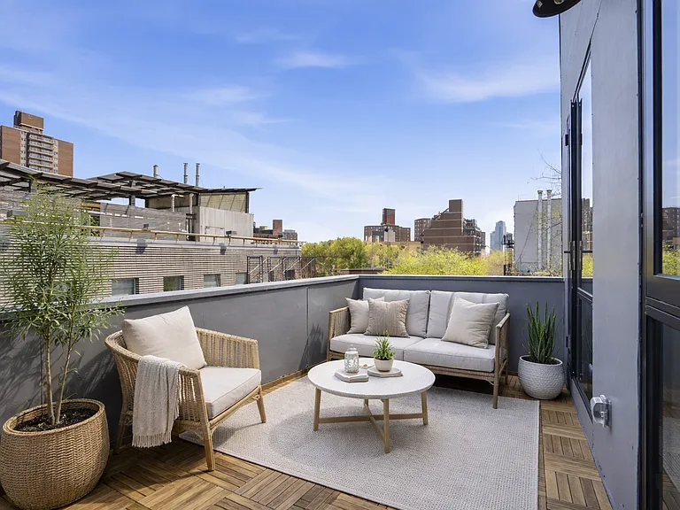 356 E 8th St #Penthouse 3 — Photo 11