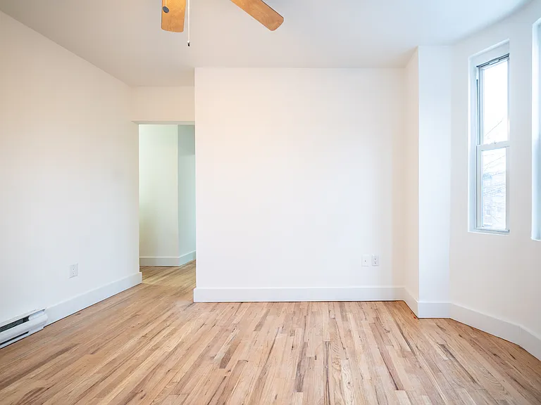 163 3rd St #7 — Photo 4